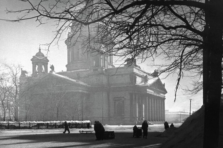 Ленинград в дни блокады в 1943 году