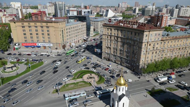 Перекресток Красного проспекта и Октябрьской магистрали в Новосибирске, архивное фото