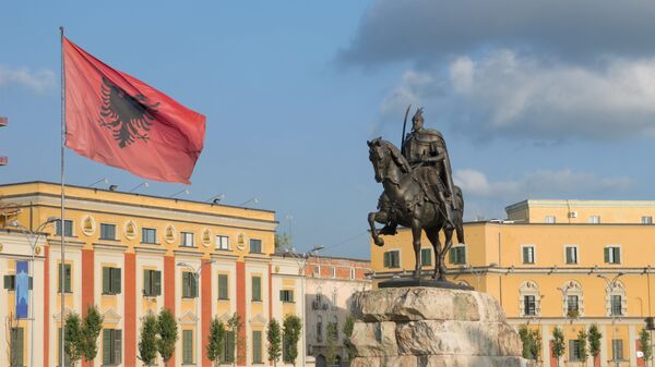 Флаг Албании. Архивное фото
