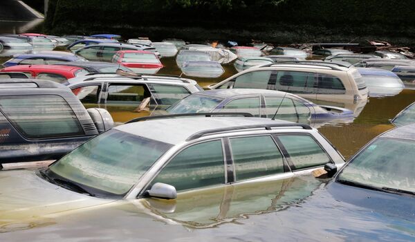 Затопленные автомобили в Фишердорфе, Германия