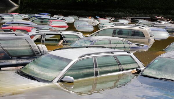 Затопленные автомобили в Фишердорфе, Германия
