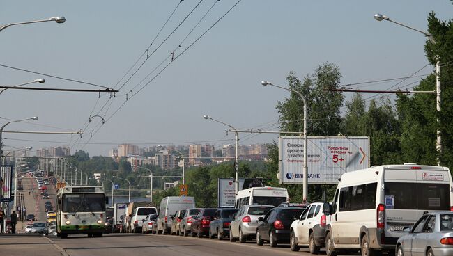 Закрытый мост через Волгу в Костроме