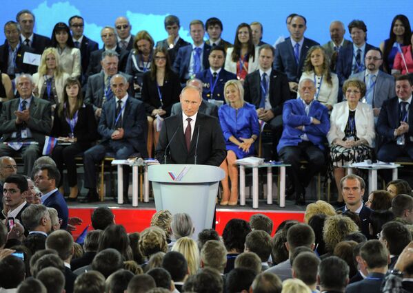 В.Путин принял участие в работе учредительного съезда ОНФ