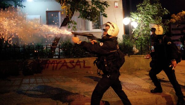 Применение полицией слезоточивого газа в Анкаре