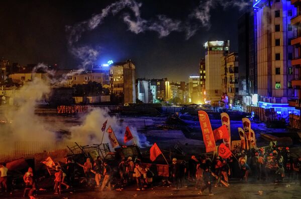 Столкновения протестующих и полиции в Турции