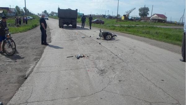 Школьник на скутере погиб, врезавшись в ЗиЛ под Новосибирском