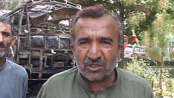 Очевидец рассказал, как спасал девушек из взорванного автобуса в Пакистане