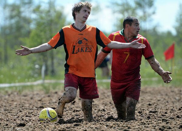 Футбол на болоте в Ленобласти