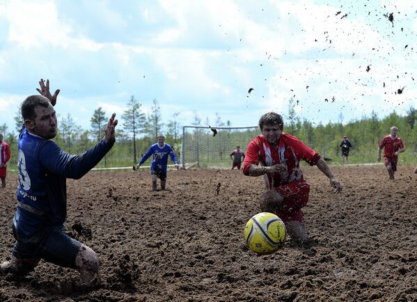 Футбол на болоте в Ленобласти