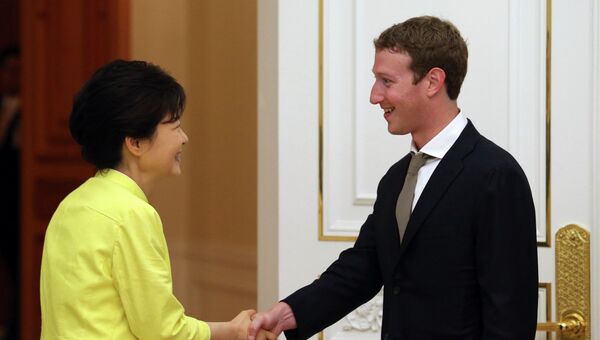Президент Южной Кореи Пак Кын Хе провела встречу с основателем социальной сети Facebook Марком Цукербергом