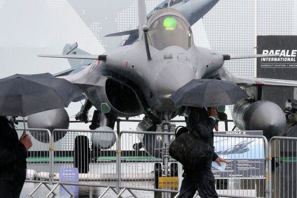 Многоцелевой истребитель Dassault Rafale на авиасалоне в Ле Бурже