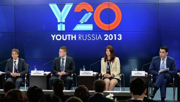 Делегаты на саммите молодежной двадцатки Y20 Russia в Санкт-Петербурге