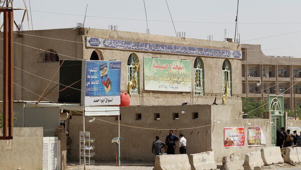 Шиитская мечеть на севере столицы Ирака, где произошел теракт