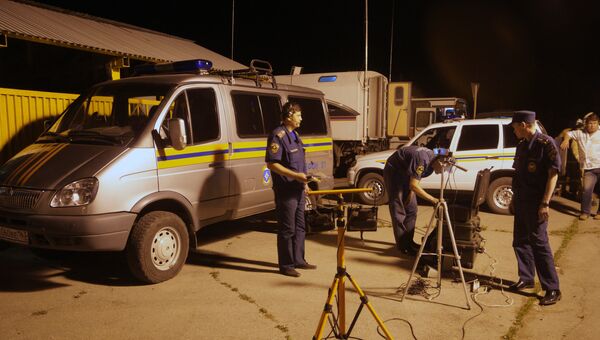 Сотрудники МЧС работают на месте взрывов на Приволжском государственном боеприпасном испытательном полигоне
