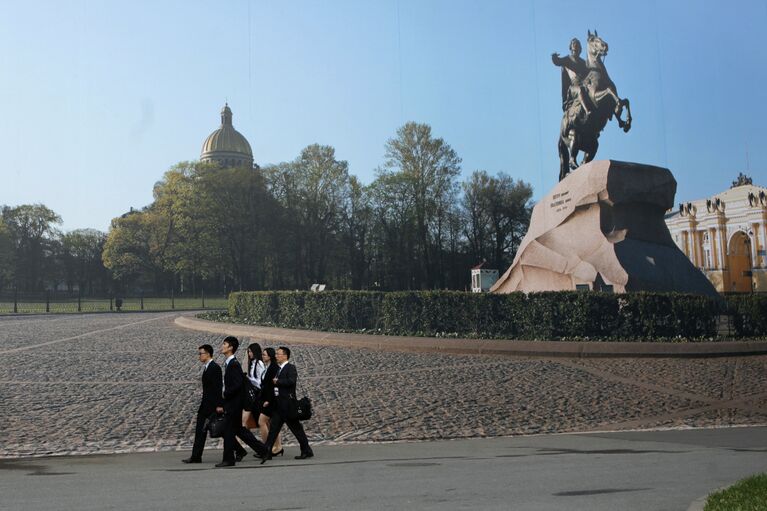 Подготовка к открытию ПМЭФ - 2013