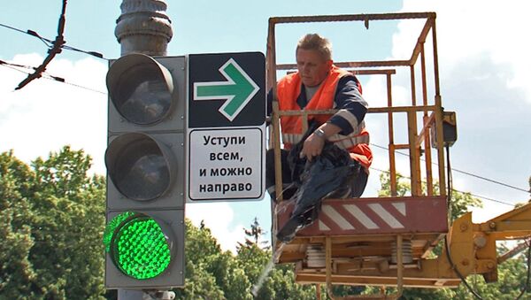 Поворот на красный разрешен: как работает новое правило на дорогах Москвы