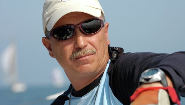 Командор яхт-клуба Семь футов, вице-президент всероссийской федерации парусного спорта Михаил Ермаков.