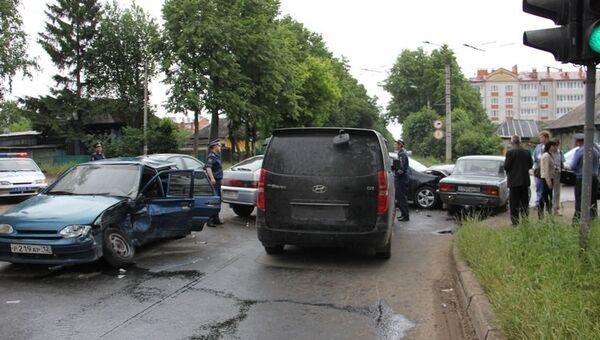 Пять автомобилей столкнулись на перекрестке в Йошкар-Оле