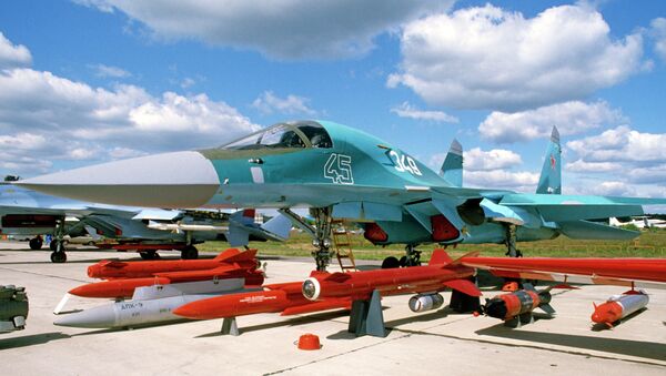 Истребитель-бомбардировщик Су-32. Архивное фото