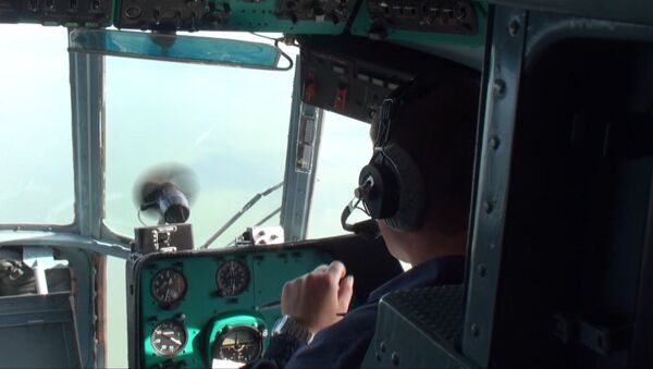 Военные поднимали в воздух трехтонные грузы и осматривали леса с Ми-8