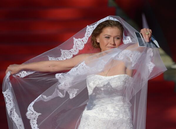 Актриса Мария Голубкина перед началом церемонии открытия 35-го ММКФ