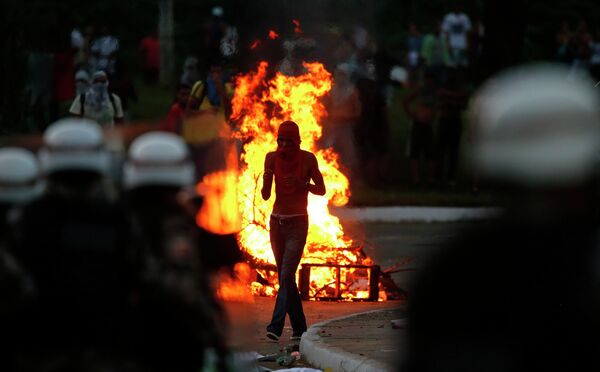 Участница беспорядков в Бразилии