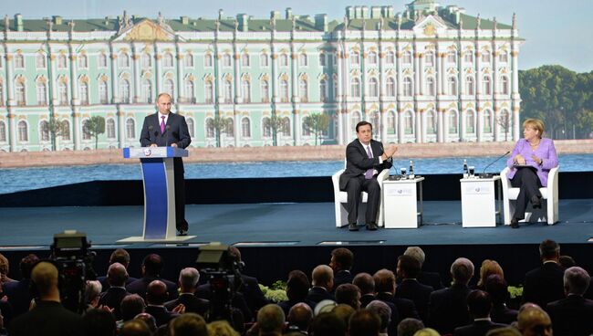 В.Путин на ПМЭФ-2013 в Санкт-Петербурге