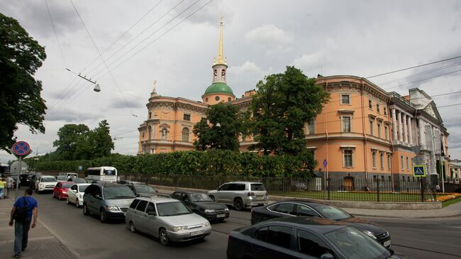 Михайловский замок в Петербурге