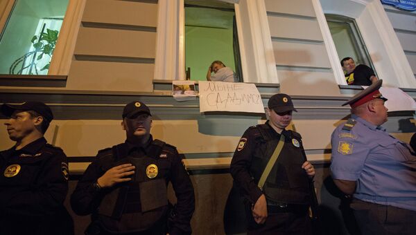 Полиция взяла штурмом офис движения За права человека в Москве