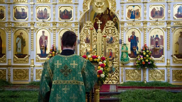 Православные верующие отмечают Троицу