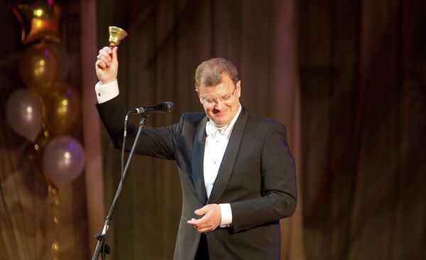 Мэр Томска поздравил выпускников-медалистов на праздничном приеме