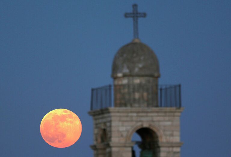 Самая большая полная Луна в году Supermoon