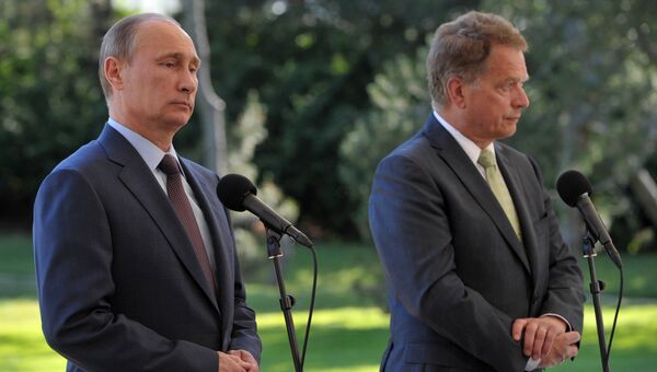 Президент России Владимир Путин (слева) и президент Финляндии Саули Ниинисте. Архивное фото