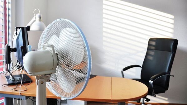 Вентилятор в офисе 