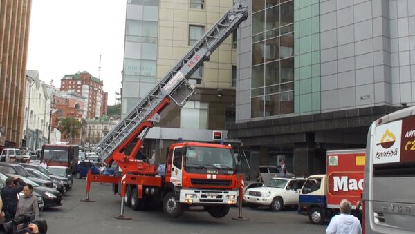Пожарные учения прервали работу торгового центра во Владивостоке
