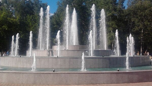 Четырехъярусный фонтан с подсветкой открылся в парке Новосибирска