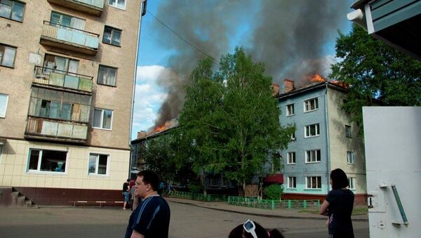 Крыша дома горит в Томске