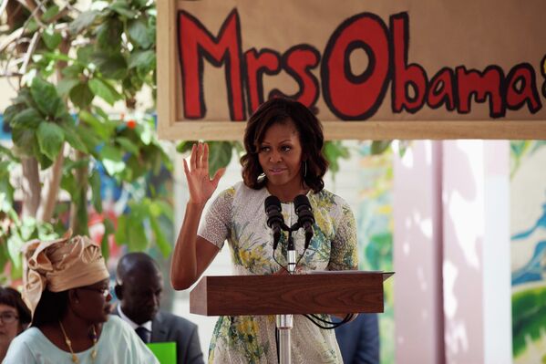 Первая леди США Мишель Обама во время визита в Дакар
