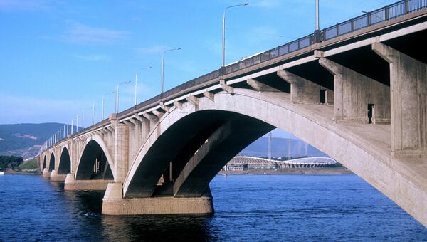 Коммунальный мост через Енисей. Архивное фото