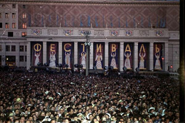 Открытие VI Всемирного Фестиваля молодежи и студентов в Москве, 1957