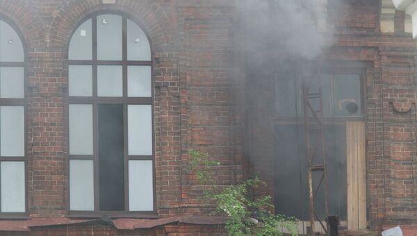 Здание бывшего Гуманитарного лицея горит в историческом центре Томска