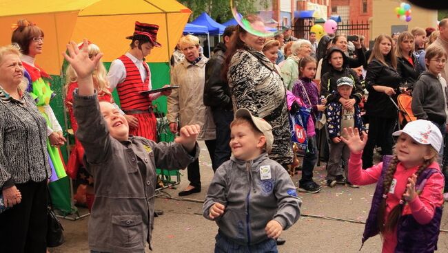 Артисты поздравили юных северчан с днем рождения города