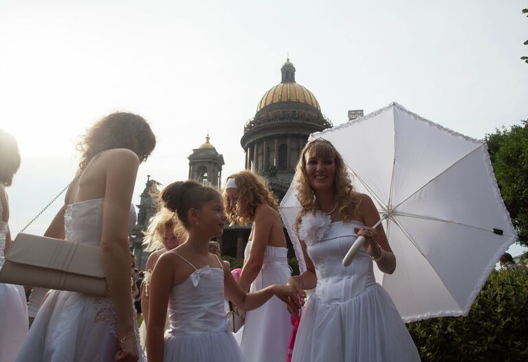 Флешмоб «Сбежавшие невесты» в Петербурге