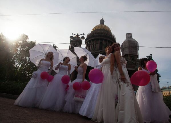 Флешмоб «Сбежавшие невесты» в Петербурге
