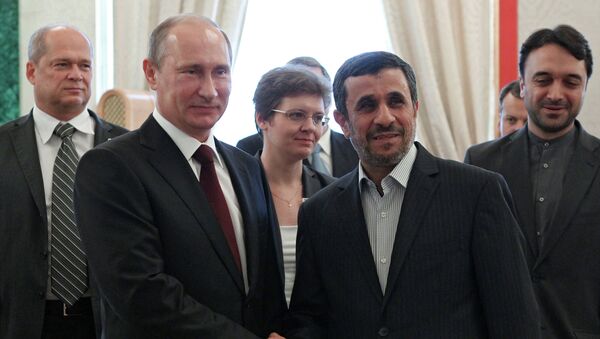 Президент России Владимир Путин и президент Исламской Республики Ирак Махмуд Ахмадинежад (слева направо на первом плане)