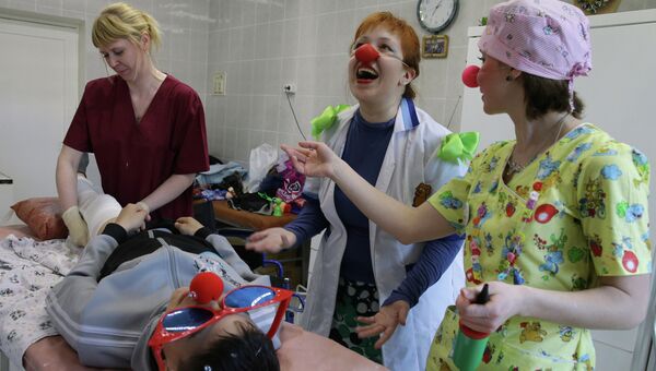 Волонтеры движения Больничные клоуны в детской областной больнице