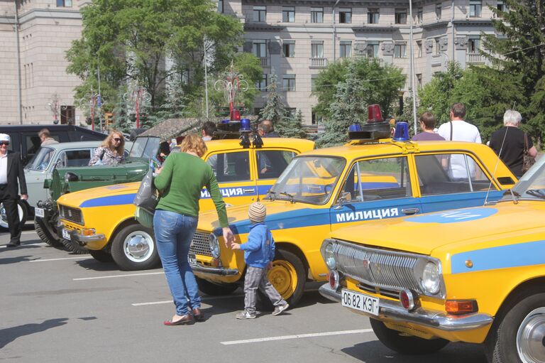 Дорожная полиция Красноярска вывела на улицы ретро-авто