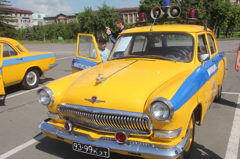 Дорожная полиция Красноярска вывела на улицы ретроавто