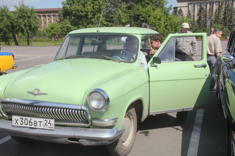 Дорожная полиция Красноярска вывела на улицы ретроавто