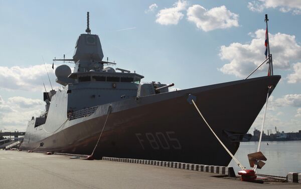 Нидерландский фрегат Эвертсен на международном военно-морском салоне в Санкт-Петербурге